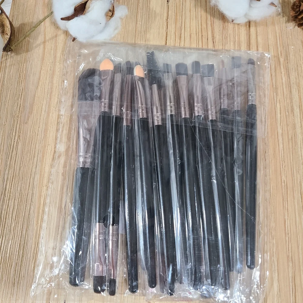 🎊🎊HOST PICK!! 🎊🎊NEW🎊🎊20 PC ROSE GOLD AND BLACK Face Makeup Brush Set